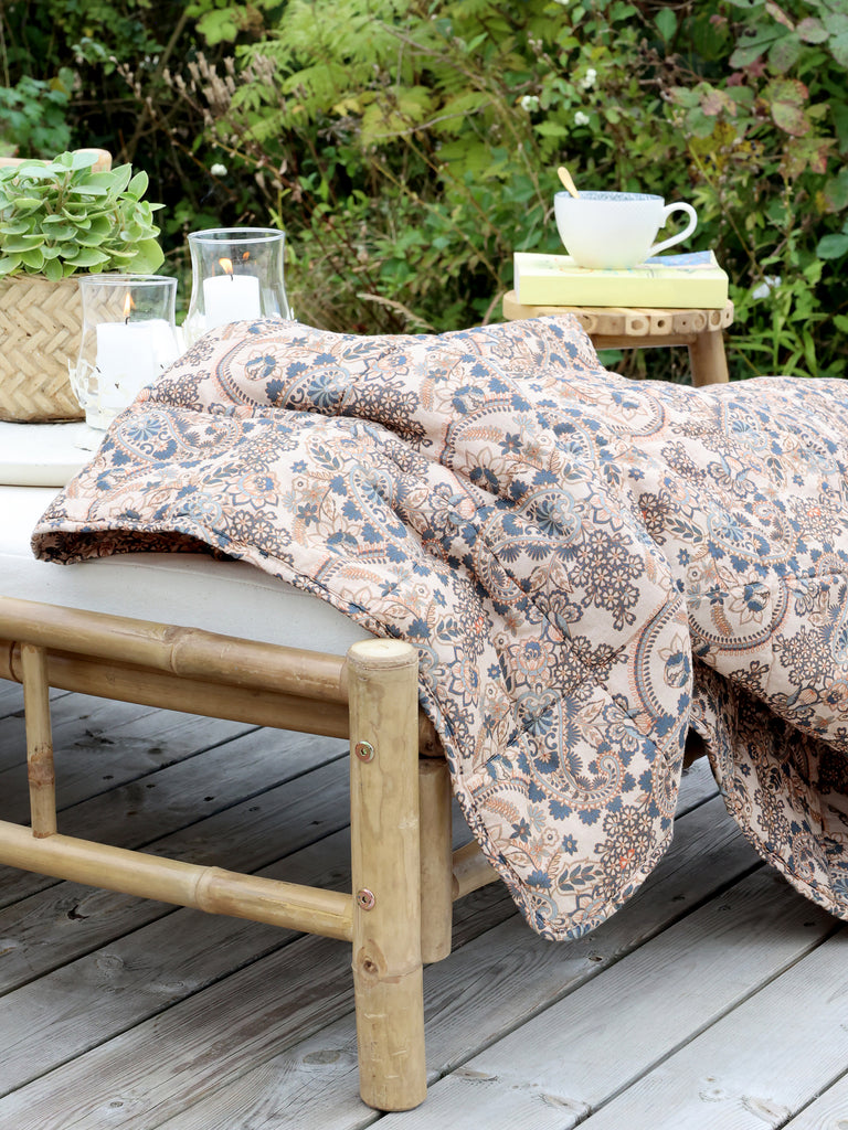 Maitri Quilt w. paisley pattern