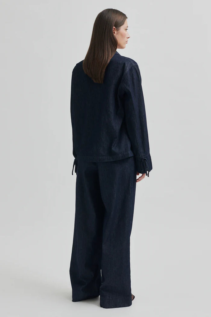 Second Female Alluet Shirt