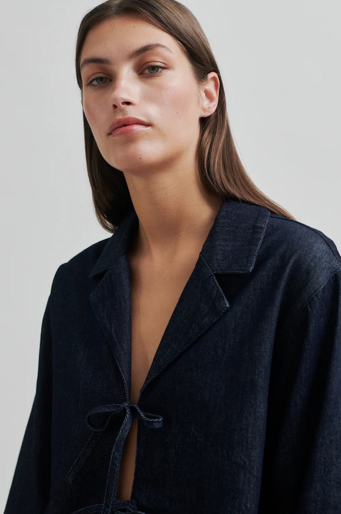 Second Female Alluet Shirt