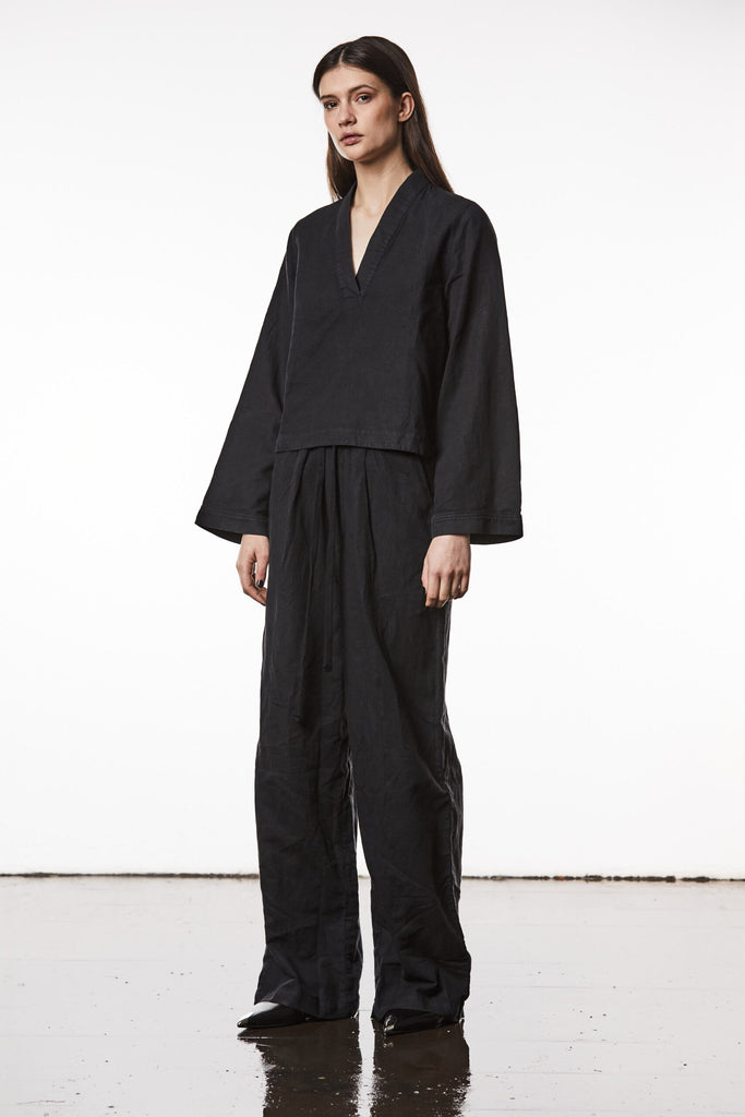 thom/krom  W H 17 Black