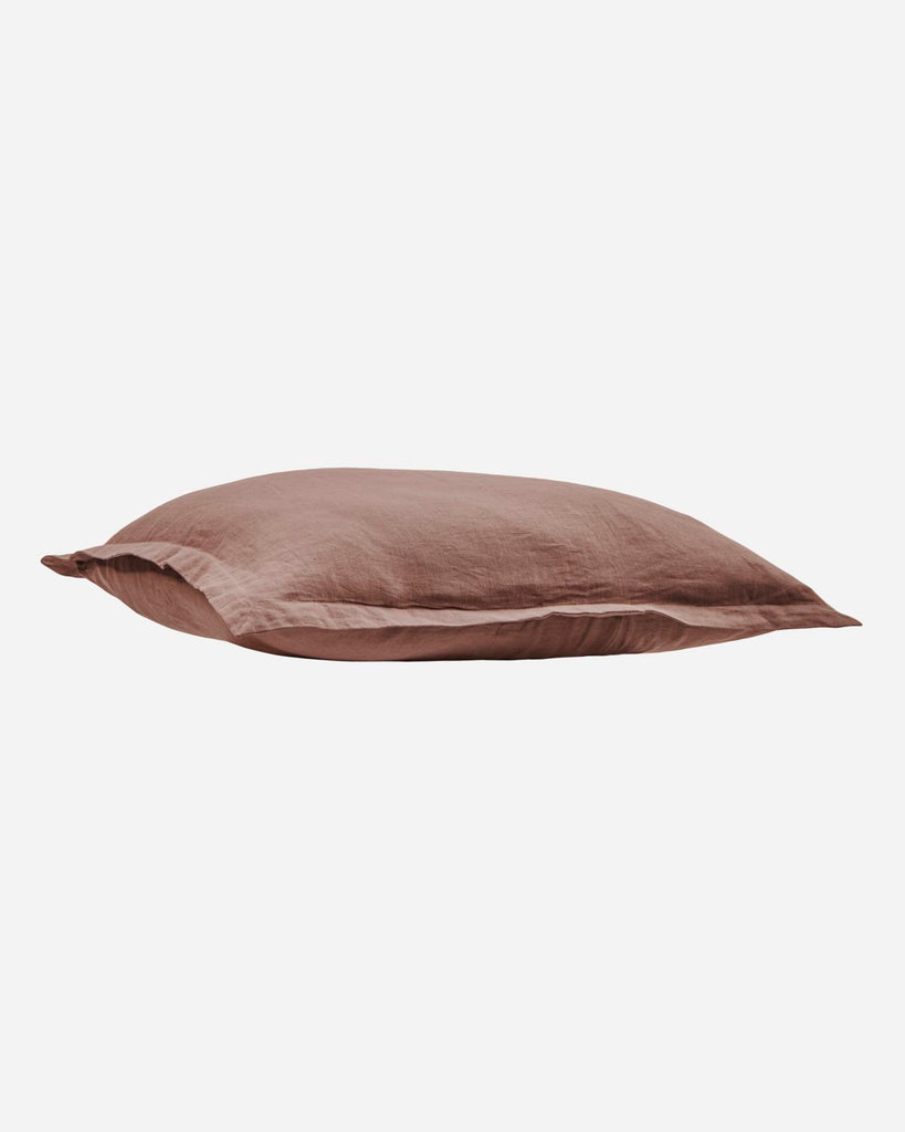 Throw cushion cover, BNGunhild, Berry
