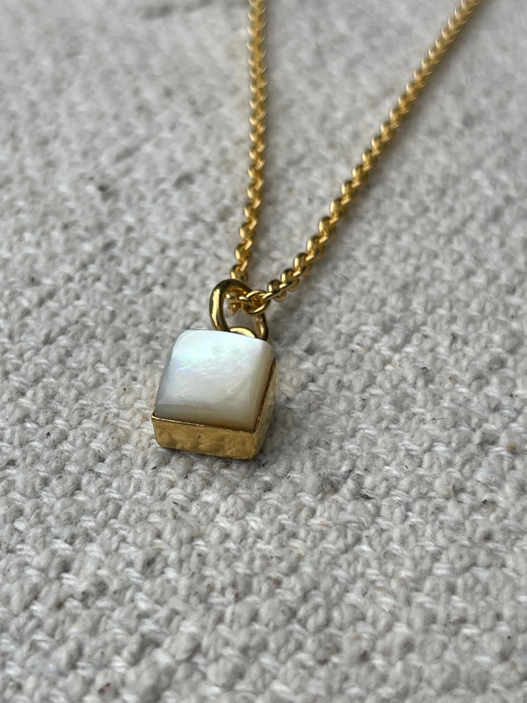 Joni Necklace - gold plated silver chain with moonstone pendant