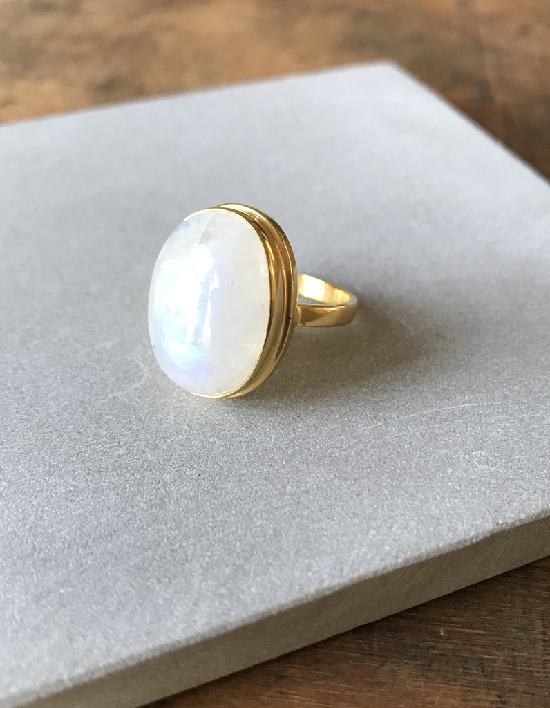Collard Manson 925 Silver Oval Rainbow Moonstone Oval Ring - Gold plated