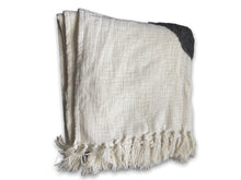 Hand Woven tufted circle throw (130x150)