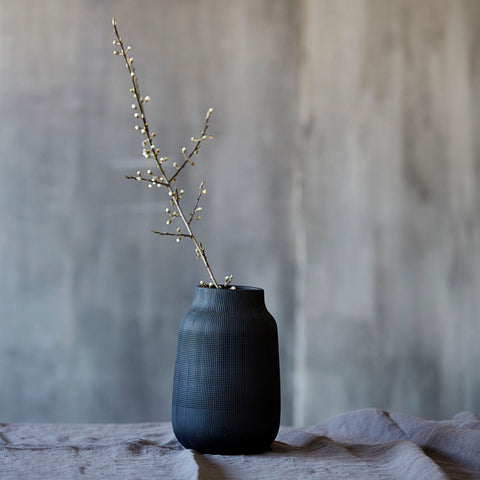 VASE, GROOVE, BLACK