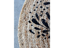 Rug in jute w. pattern