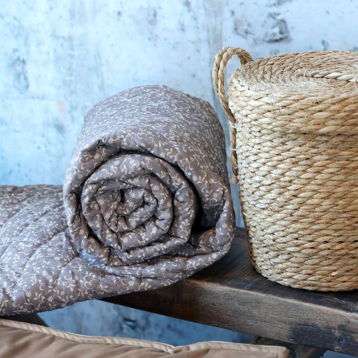 Quilt w. flowers L180/W130 cm latte & sand