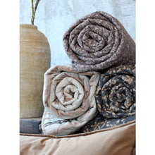 Quilt w. flowers L180/W130 cm latte & sand