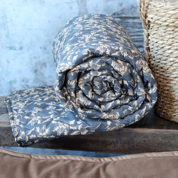 Quilt w. leaf pattern L180/W130 cm midnight & sand