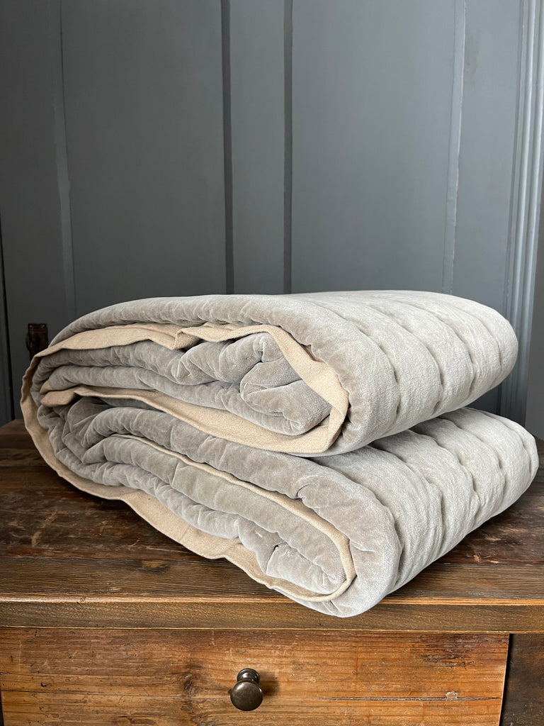Maitri : Stonewashed Velvet quilt - Cloud