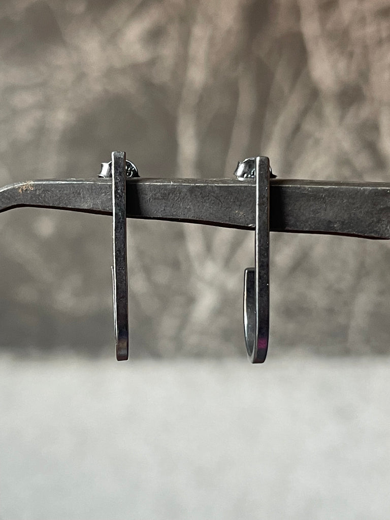 Jay curve earrings - oxidised