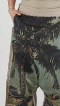Rundholz AW25 2110106 trousers scene print