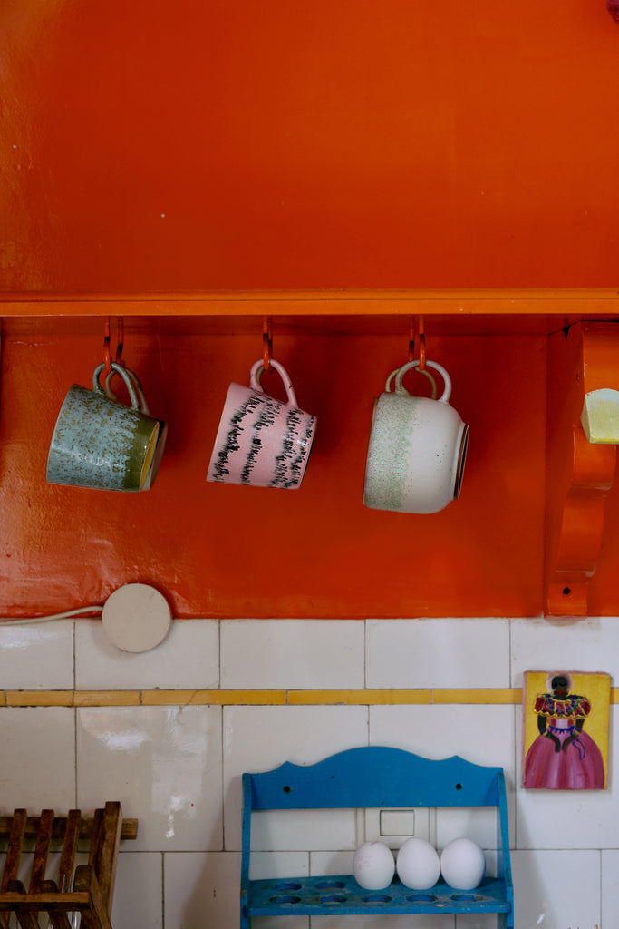 HKLiving : 70s ceramics: cappuccino mugs, dada