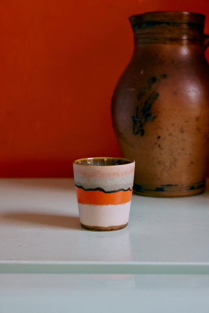 HKLiving : 70s ceramics: coffee mugs, surreal
