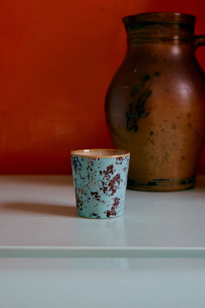 HKLiving : 70s ceramics: coffee mugs, surreal