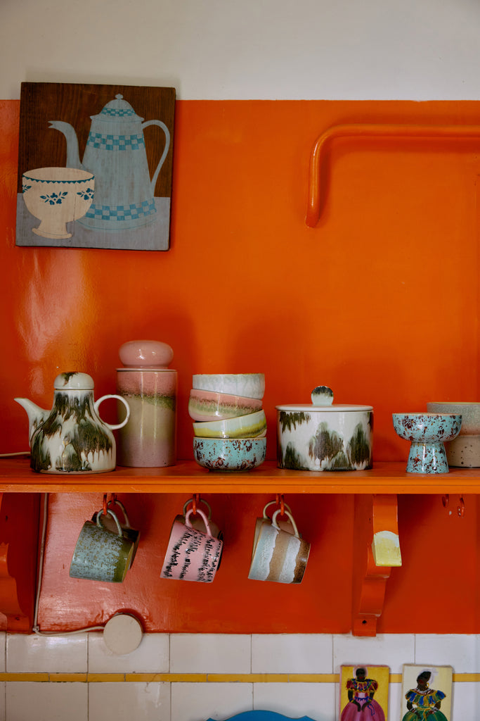 HKLiving : 70s ceramics: cappuccino mug skyline