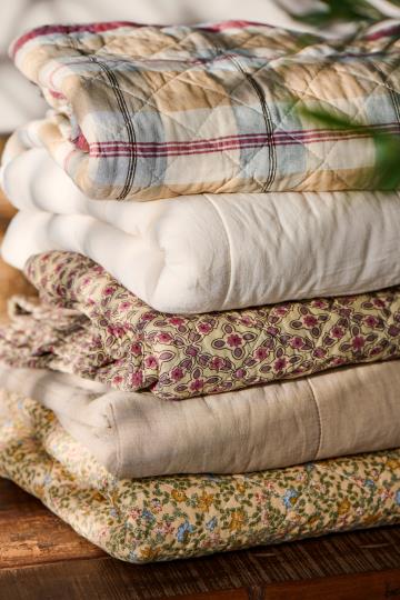 Ib Laursen Quilt w/raspberry and purple window pattern