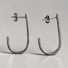 Jay curve earrings - oxidised