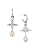 Vivienne Westwood Aleksa Earrings - Platinum/Creamrose Pearl