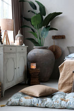 Hurricane, antique white