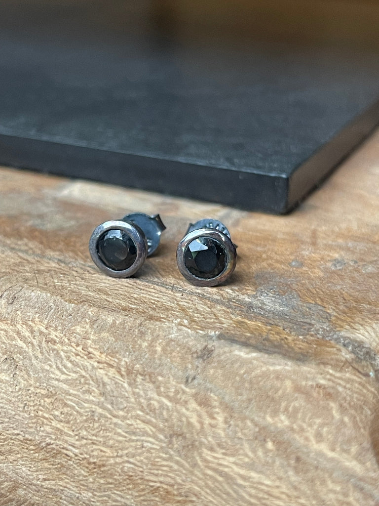 Stud with black onyx - 925 oxidised silver earrings