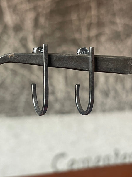 Jay curve earrings - oxidised