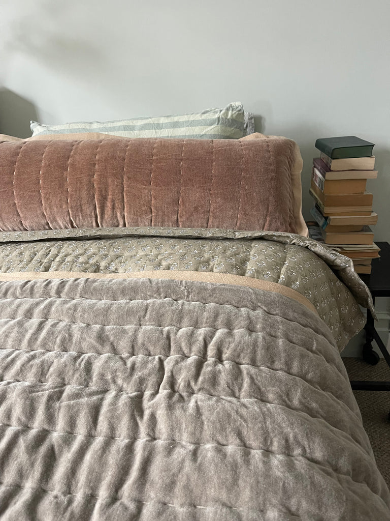 Maitri : Stonewashed Velvet quilt - Cloud