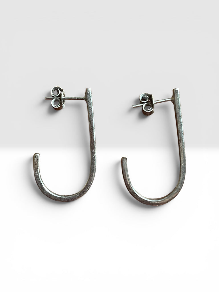 Jay curve earrings - oxidised