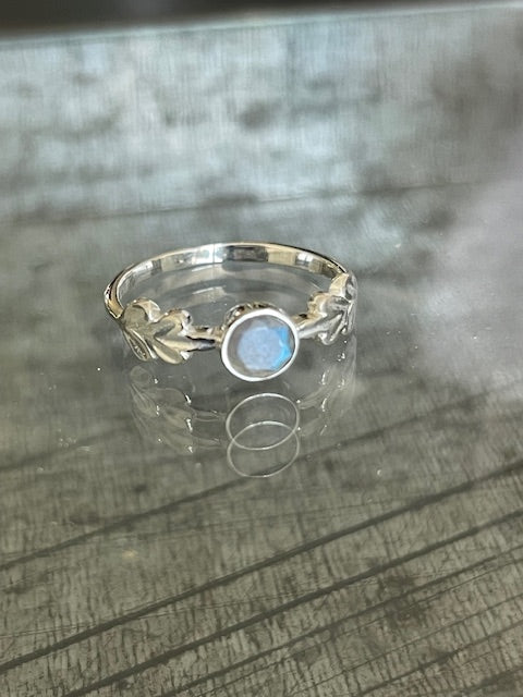 Maria, leaf and stone ring 925 silver with a Labrodorite stone