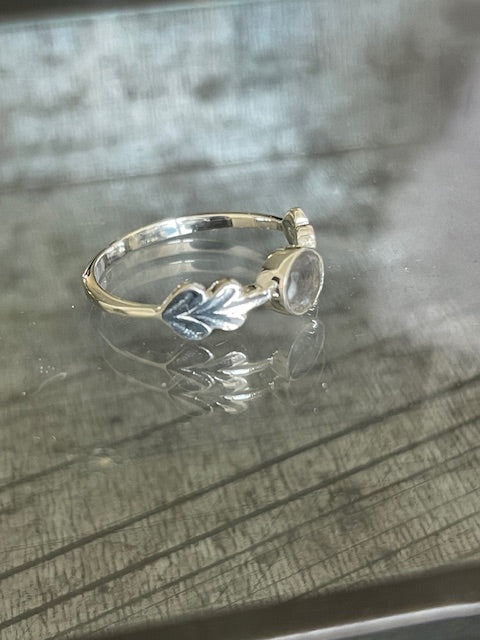 Maria, leaf and stone ring 925 silver with a Labrodorite stone