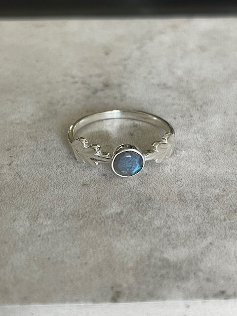 Maria, leaf and stone ring 925 silver with a Labrodorite stone