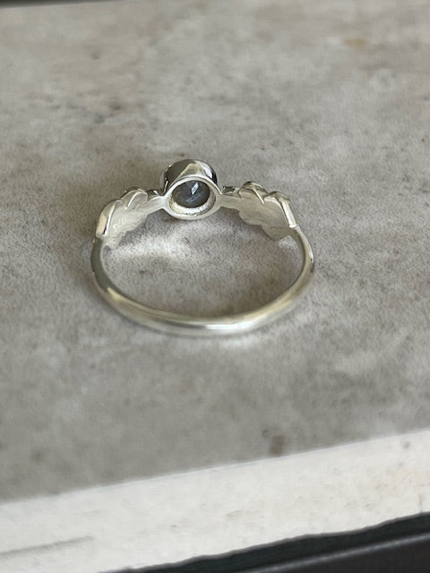 Maria, leaf and stone ring 925 silver with a Labrodorite stone