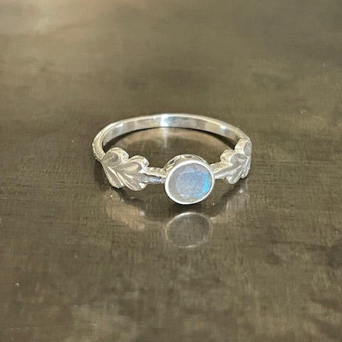 Maria, leaf and stone ring 925 silver with a Labrodorite stone