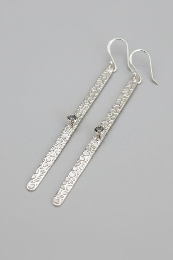 Long Hammered 925 Earrings - Silver with Labrodorite Stone