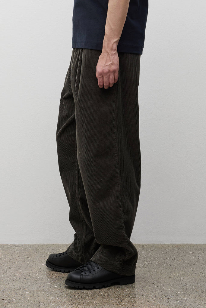 AW26 Norse Projects Volda Pleated Wide Wale Corduroy Trouser, Beluga