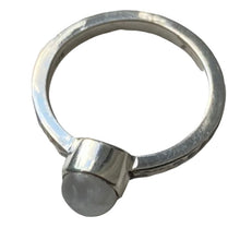 Hammered ring - rainbow moonstone