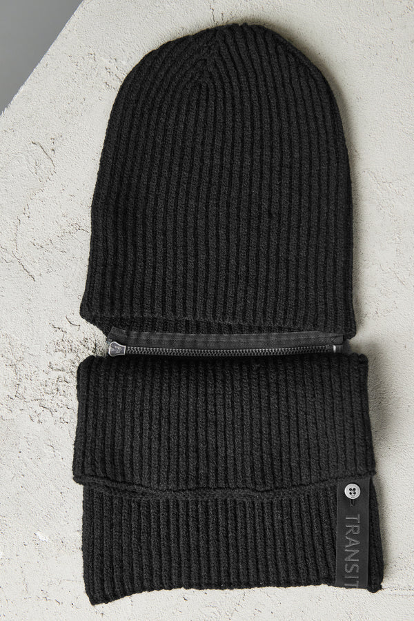 Transit Ribbed knit balaclava in cablé virgin wool with detachable hat