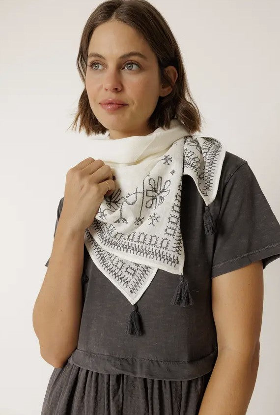 INDI&COLD RG660 ETHNIC-EMBROIDERY SCARF