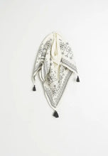 INDI&COLD RG660 ETHNIC-EMBROIDERY SCARF