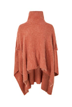 Fluffy knit poncho - Dede Redwood