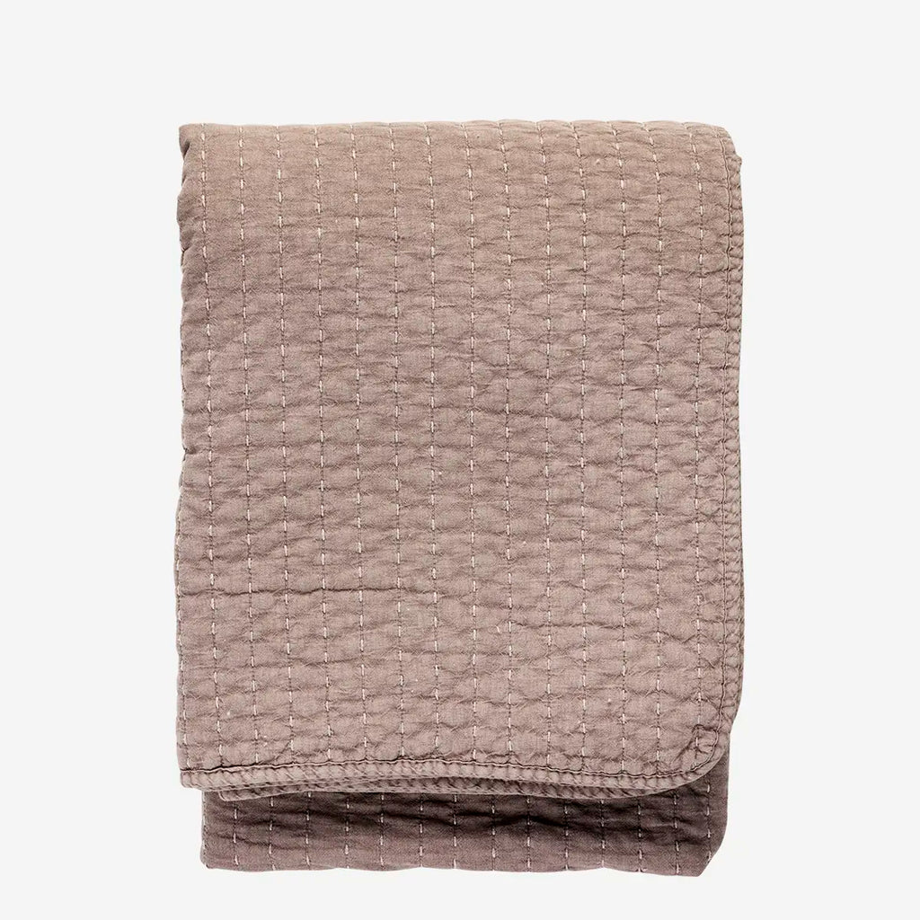 Madam Stolz Quilted cotton throw