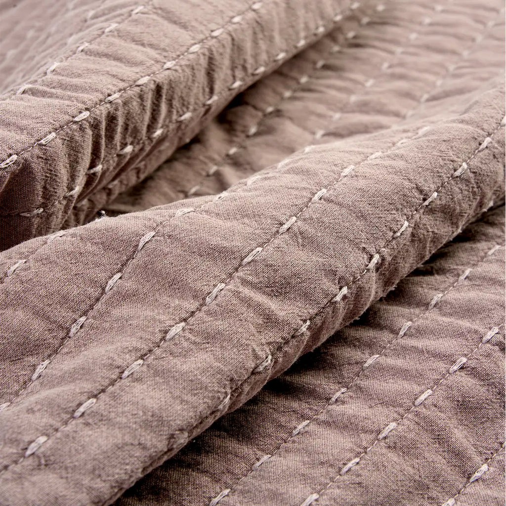 Madam Stolz Quilted cotton throw