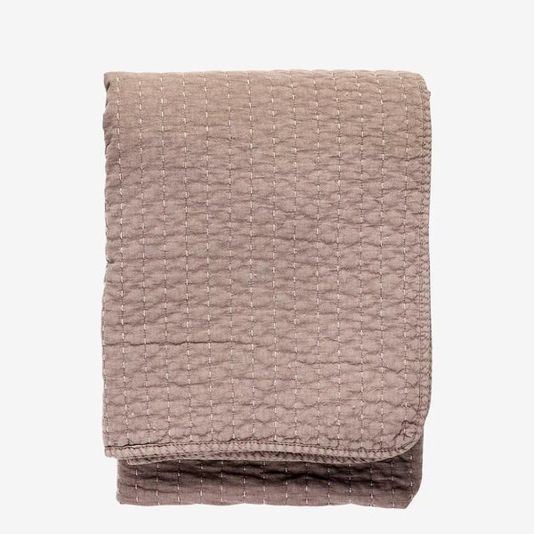 Madam Stolz Quilted cotton throw
