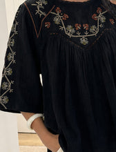 INDI&COLD AW26 EMBROIDERED-YOKE BLOUSE BLACK