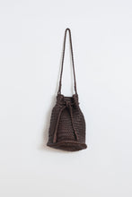 AW26 Bolsos BRAIDED-LEATHER BUCKET BAG CHOCOLATE
