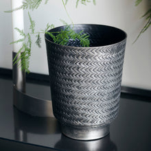 Planter, Oli, Brushed black finish