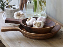 Laon tray w. handle acacia wood