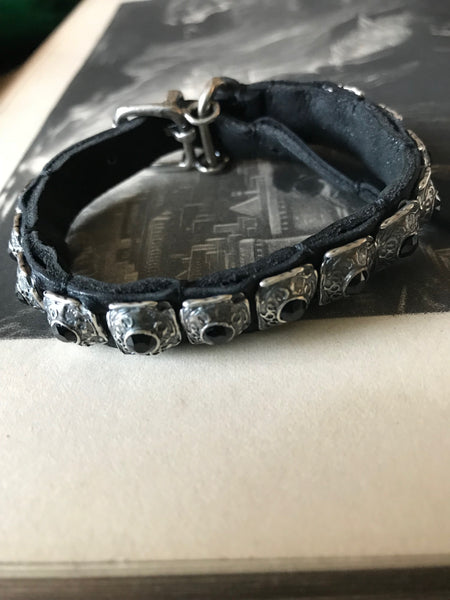 Goti 925 Oxidised Silver and leather bracelet with black stones