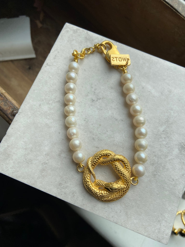 Snake pearl bracelet