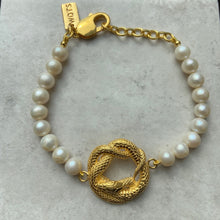 Snake pearl bracelet